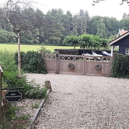 Huize Koempoelan Bed and Breakfast Naarden Exteriör bild