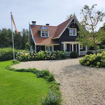 Huize Koempoelan Bed and Breakfast Naarden Exteriör bild