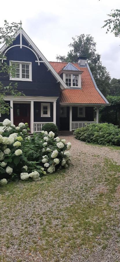 Huize Koempoelan Bed and Breakfast Naarden Exteriör bild