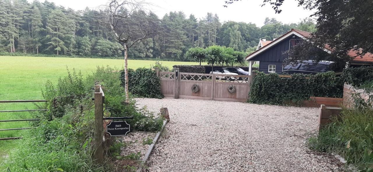 Huize Koempoelan Bed and Breakfast Naarden Exteriör bild