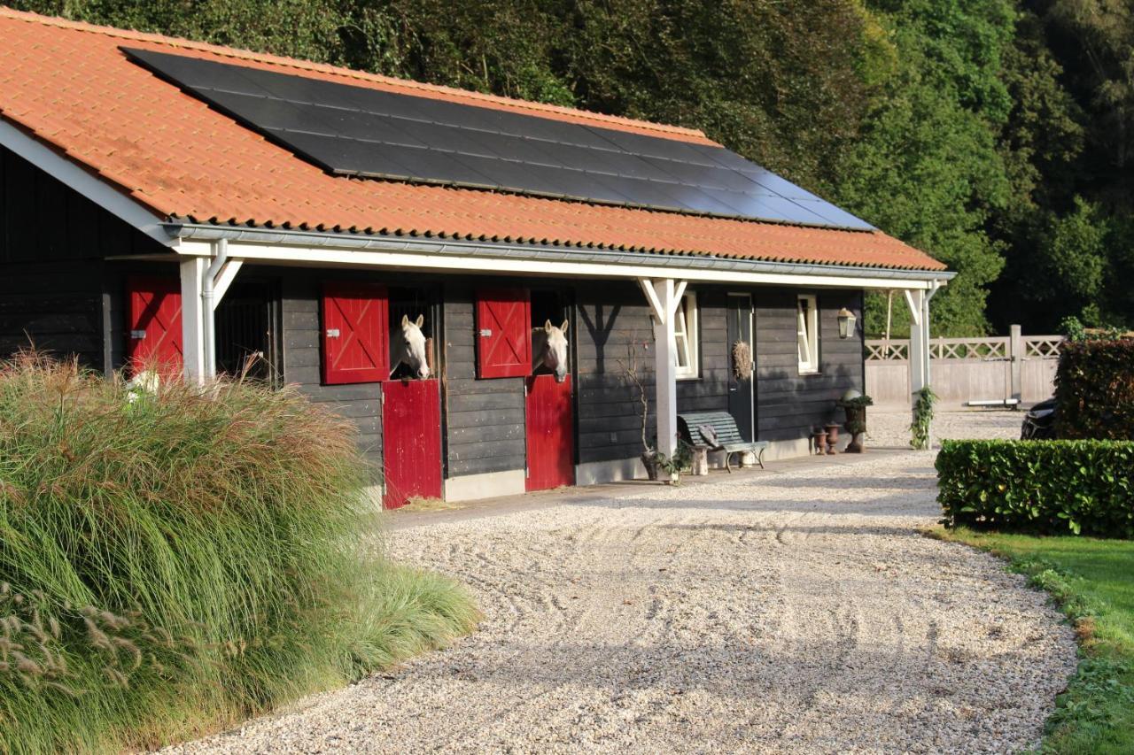 Huize Koempoelan Bed and Breakfast Naarden Exteriör bild