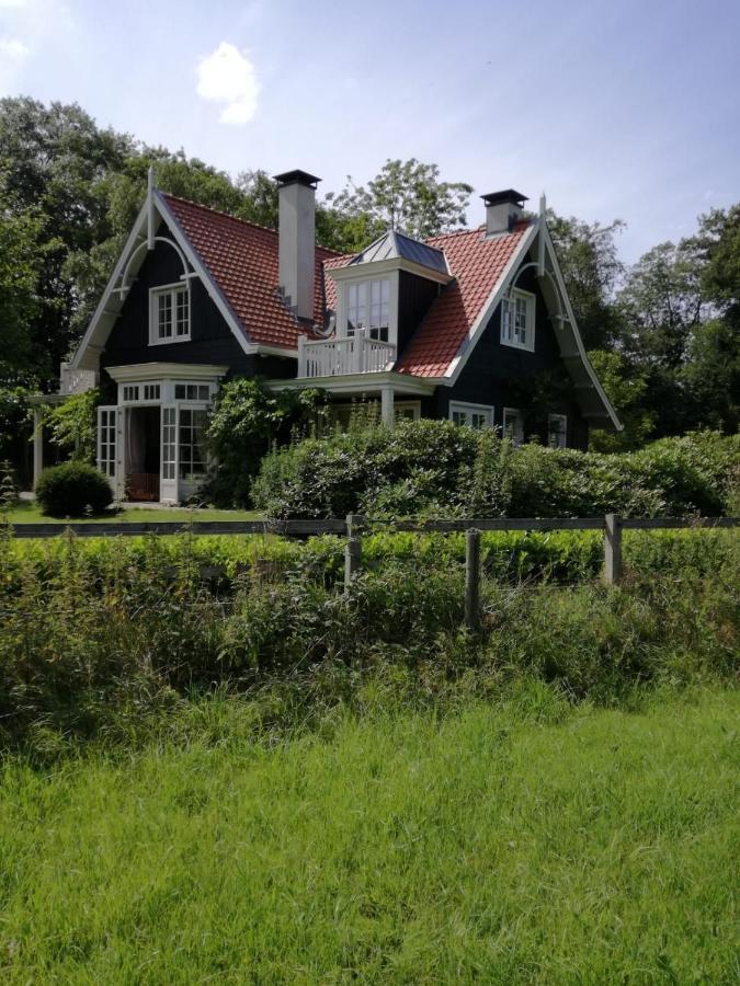Huize Koempoelan Bed and Breakfast Naarden Exteriör bild