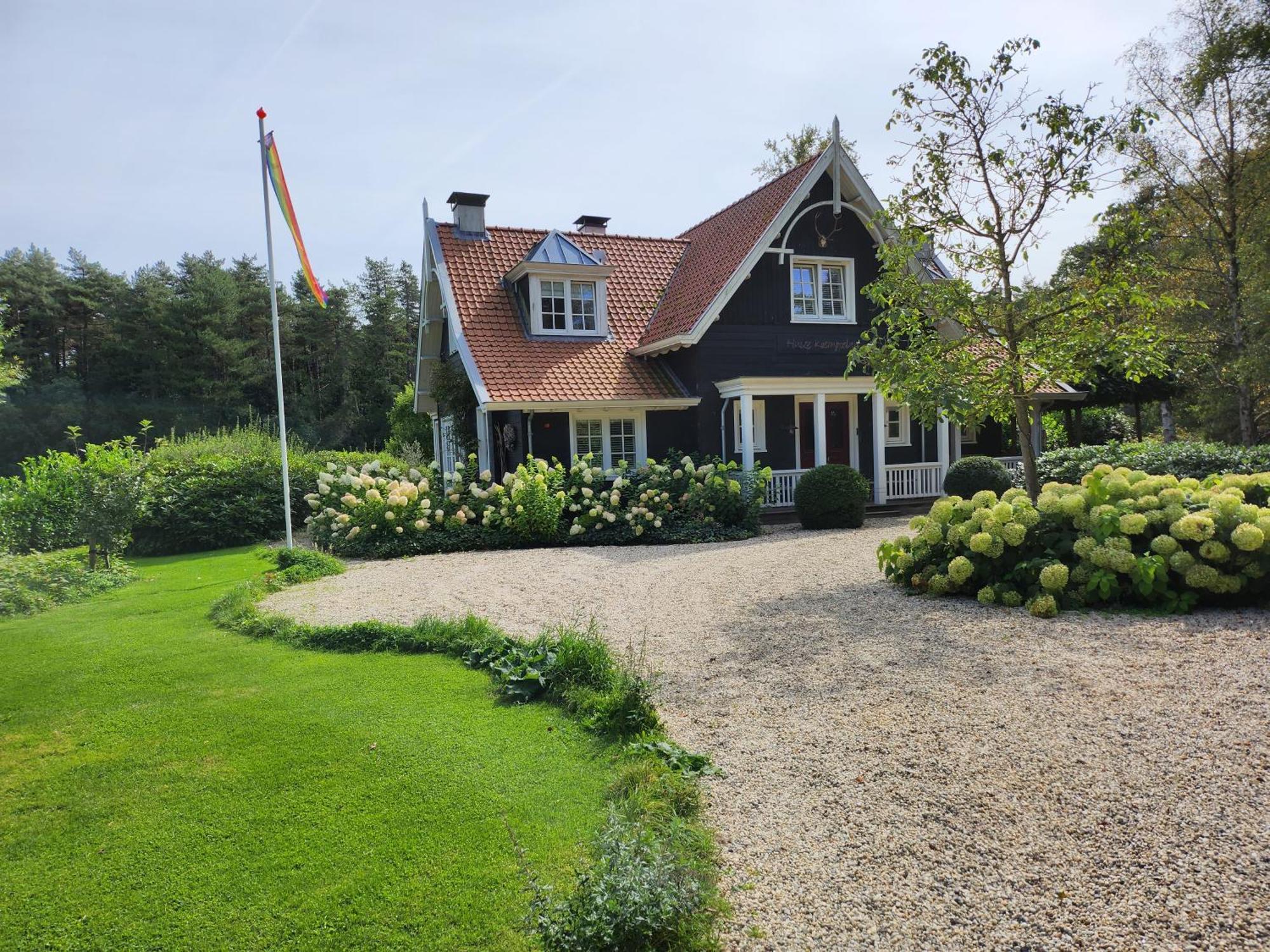 Huize Koempoelan Bed and Breakfast Naarden Exteriör bild