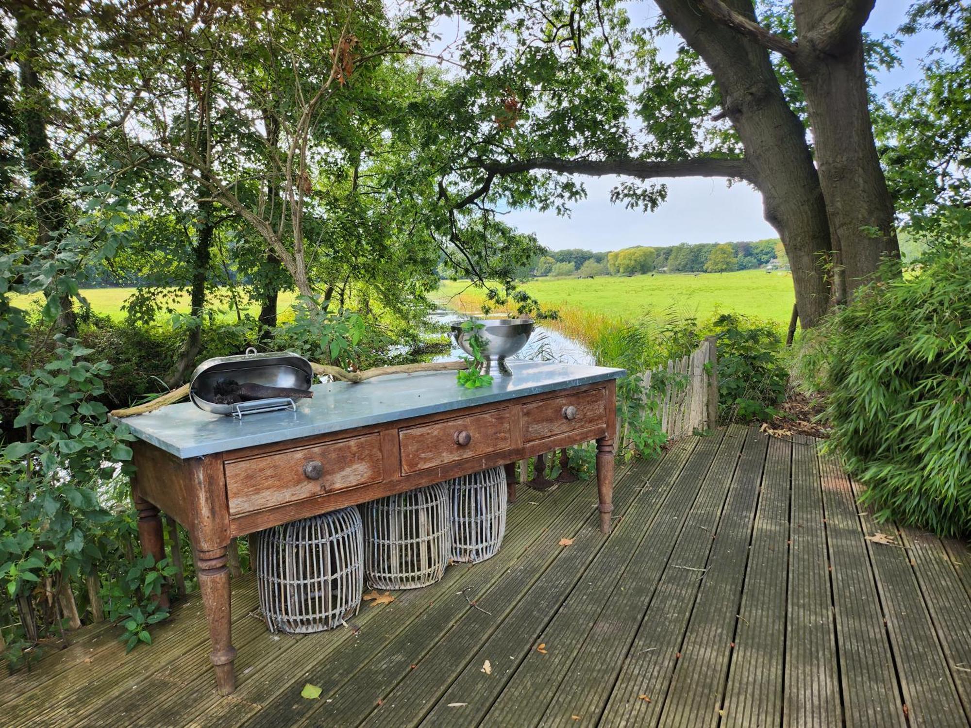 Huize Koempoelan Bed and Breakfast Naarden Exteriör bild